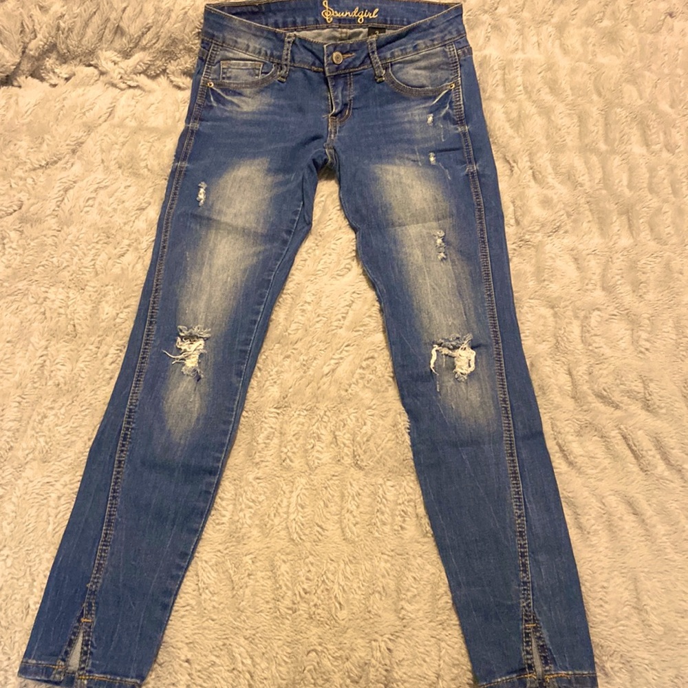 Women’s skinny jeans.
